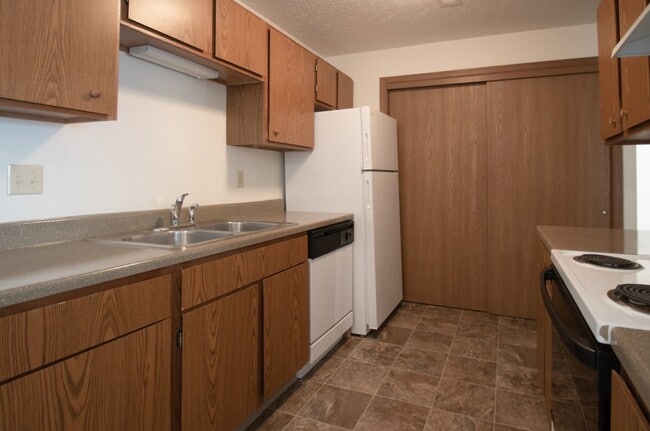 Building Photo - 649 Parkwild Dr