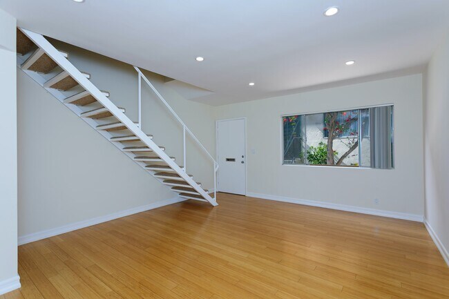 Building Photo - 112 Esperanza Ave