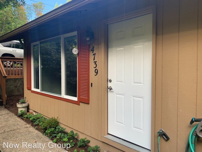 Building Photo - 4739-4741 SW Beaverton Hillsdale Hwy