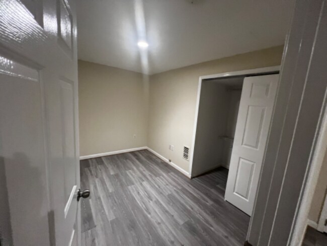 Building Photo - 9310 Camphor Ct