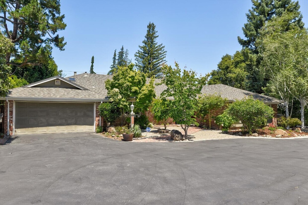 960 Palo Alto Ave  