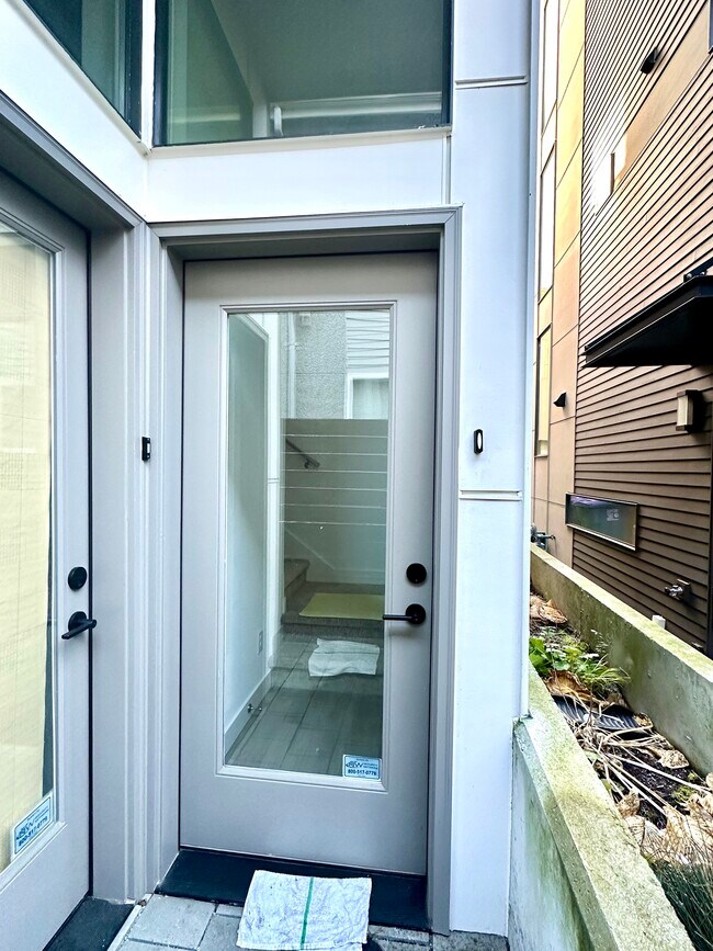 Foto del edificio - 3823 34th Ave W