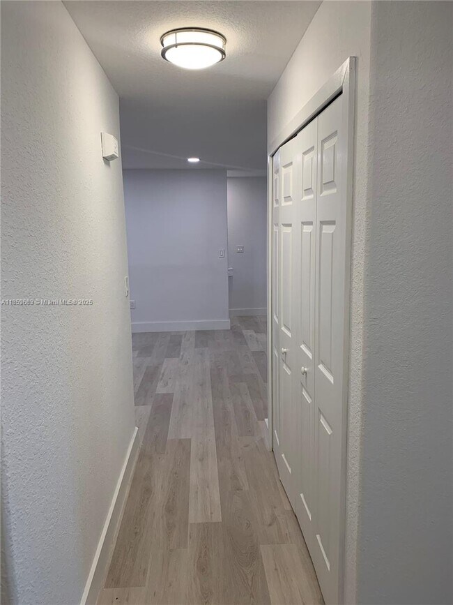Foto del edificio - 5725 NW 109th Ave