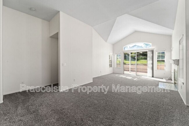 Foto del edificio - 2394-A Greenbriar Dr