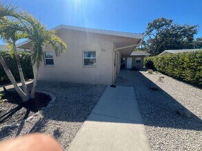 Building Photo - 724 109th Ave N