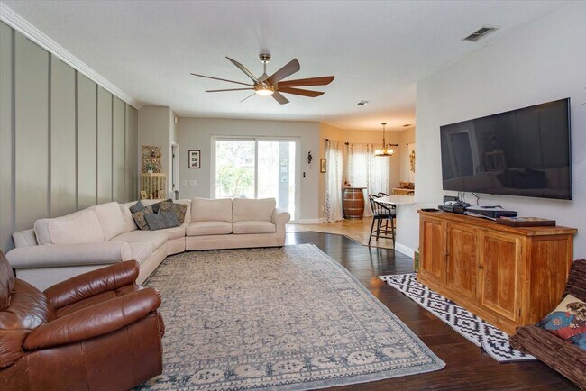 Building Photo - Beautifully Updated 4-Bedroom Pool Home in Winding Hollow