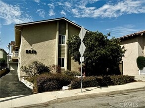 Building Photo - 2513 Ruhland Ave