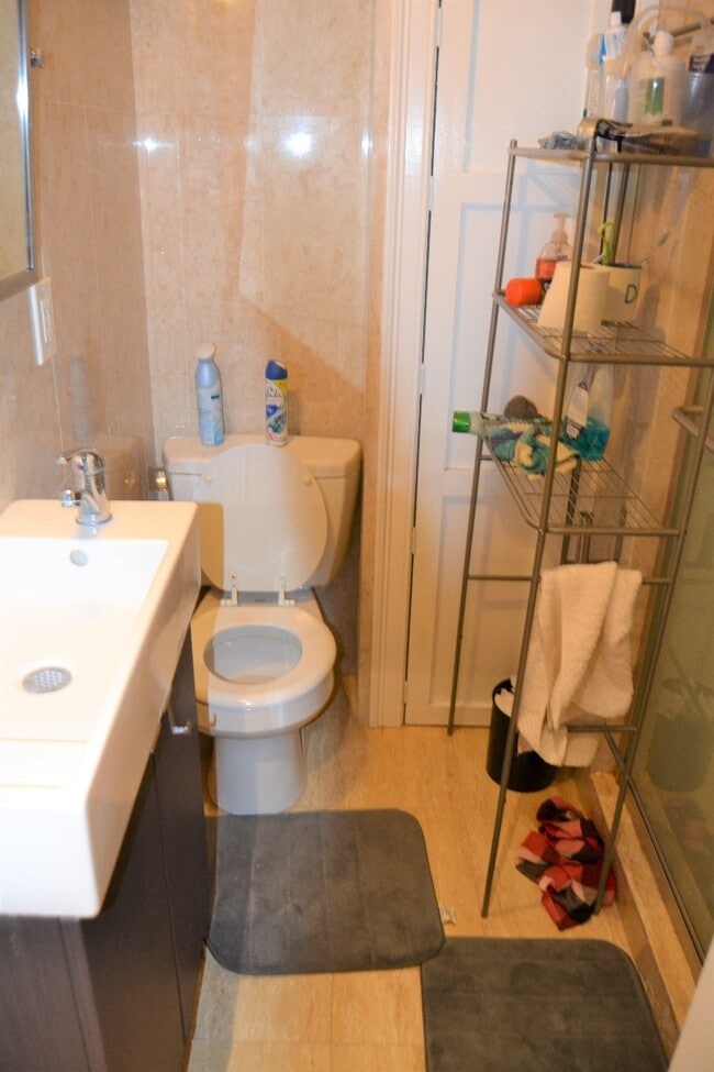 Building Photo - 1203 Beacon St