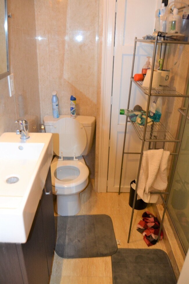 Foto del edificio - 1203 Beacon St