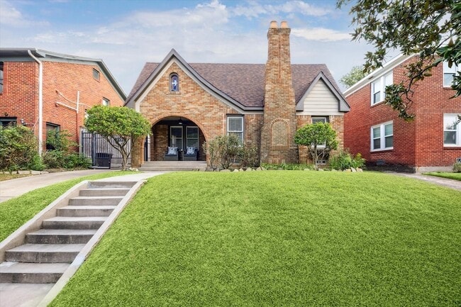 Building Photo - 1935 W McKinney St