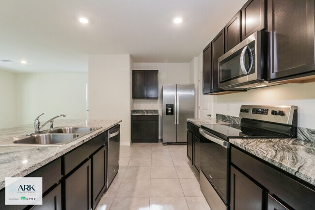 Foto del edificio - 7561 Cypress Walk Dr