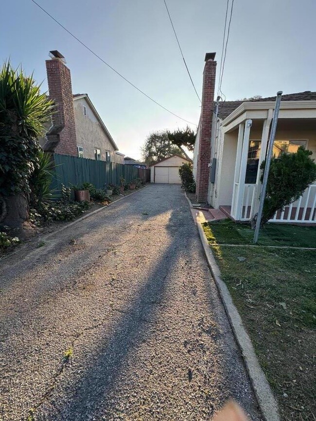 Building Photo - 277 Kirk Ave