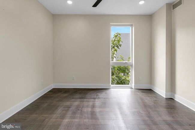 Building Photo - 1868 Frankford Ave