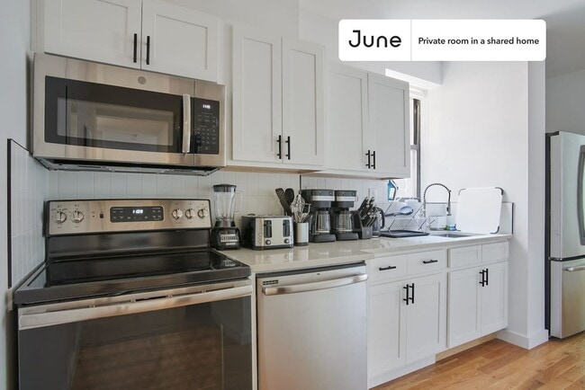 Building Photo - Charming Private ROOM in Bed-Stuy