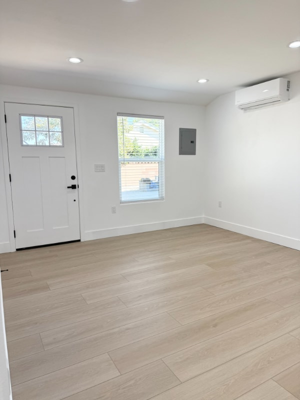 Building Photo - 7141 El Verano Dr