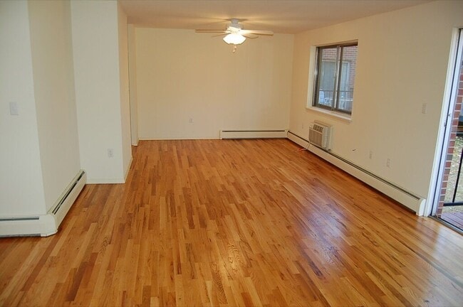 Building Photo - Farmington Studio