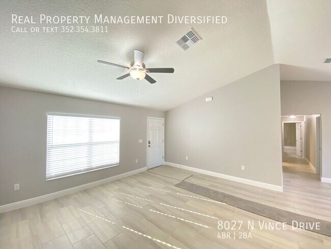 Foto del edificio - 8027 N Vince Dr