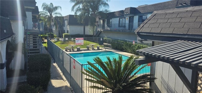 Foto del edificio - 1319 Oakwood Dr W