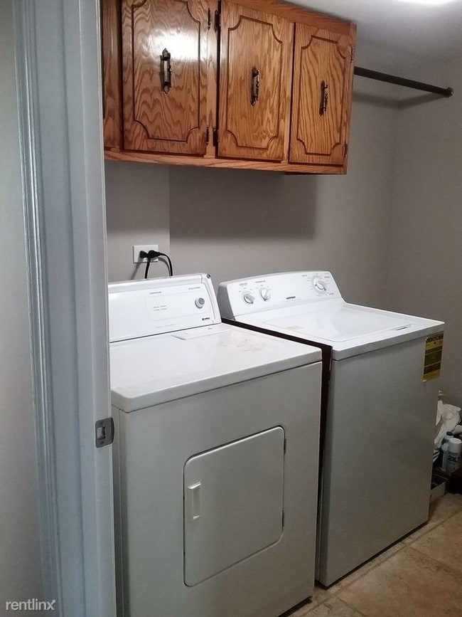 Building Photo - 2 br, 2 bath Condo - 6255 W 63rd St