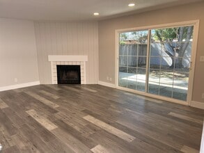 Building Photo - 5177 Oxbow Ct