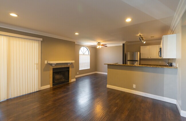 Living room / dining room - 4050 Pacific Harbors Dr