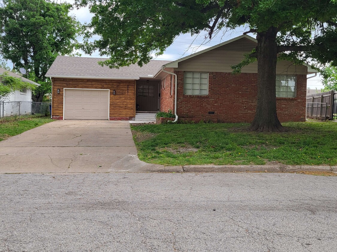 Primary Photo - 2441 S Norwood Ave