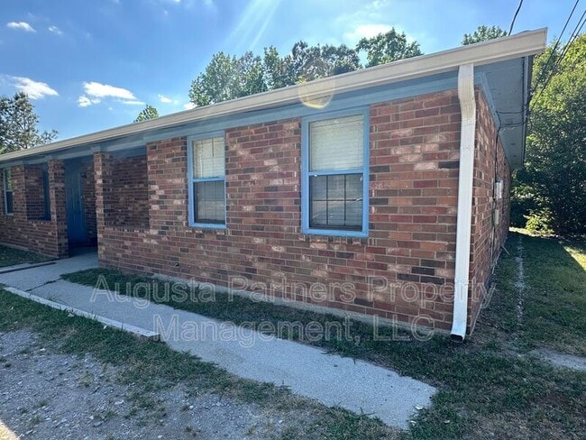 Building Photo - 132 Stoneybrooks Pl