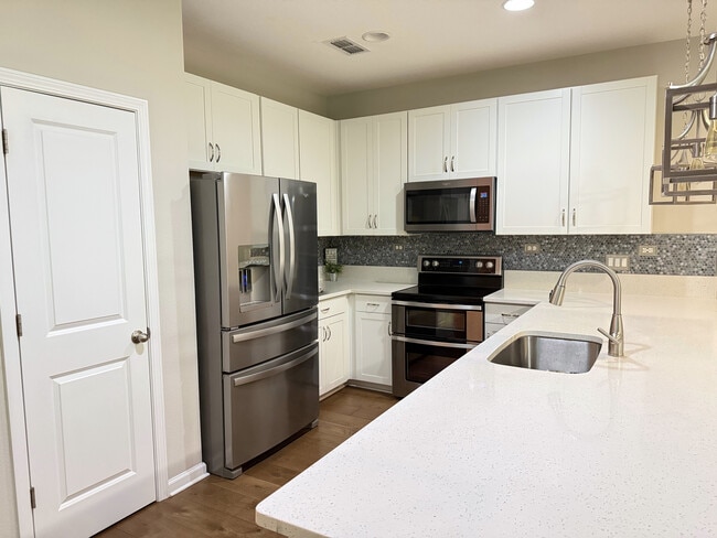 Building Photo - 7161 Jareth Dr