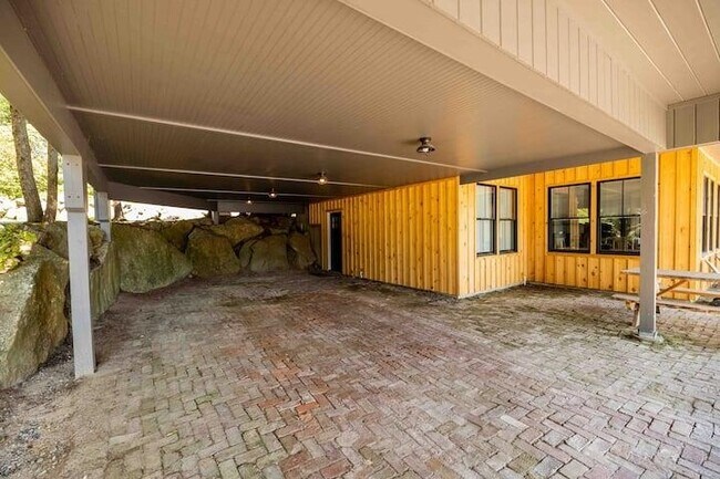 Building Photo - 1006 US-3