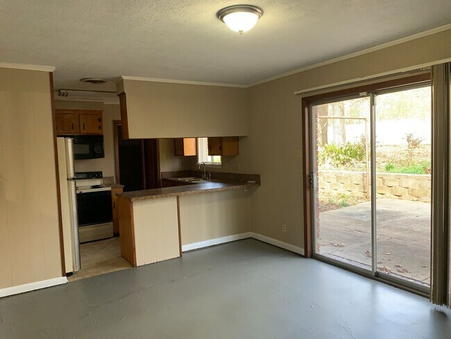 Foto del edificio - HUD Friendly | 3 Bed 1 Bath | Completely R...