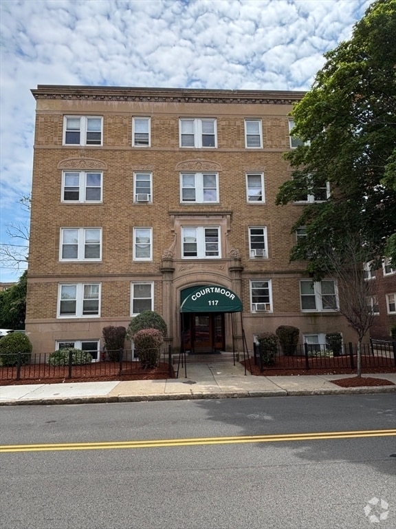 Building Photo - 117 Summer St