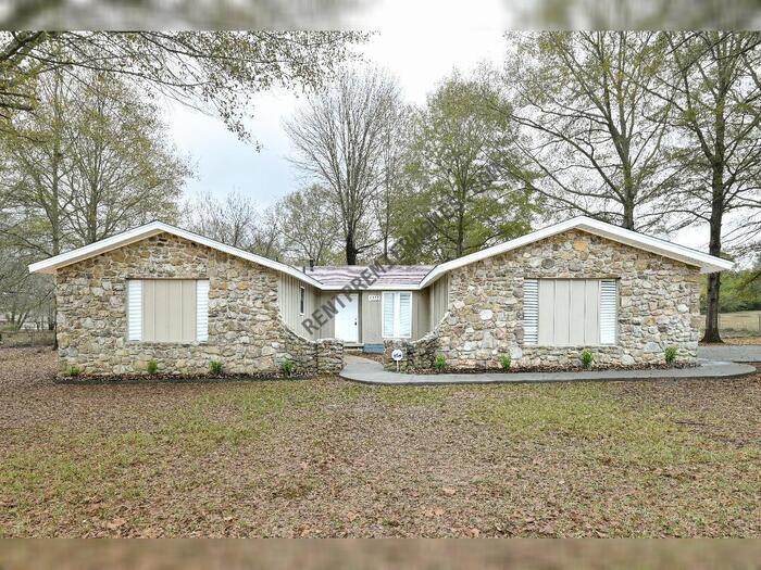 Primary Photo - 7315 Russwood Ln E