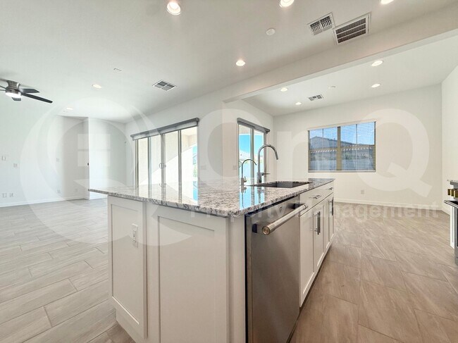 Foto del edificio - 213 E Birchwood Pl