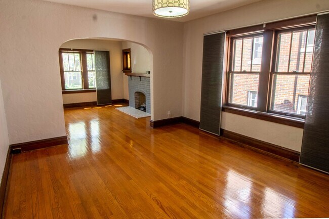 Foto del edificio - 7745 Delmar Blvd