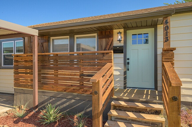 Building Photo - 4013 Mallard Dr