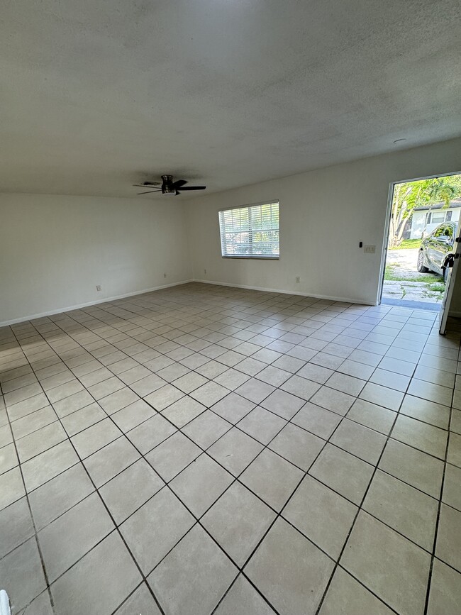 Building Photo - 4757 Myrtle Dr
