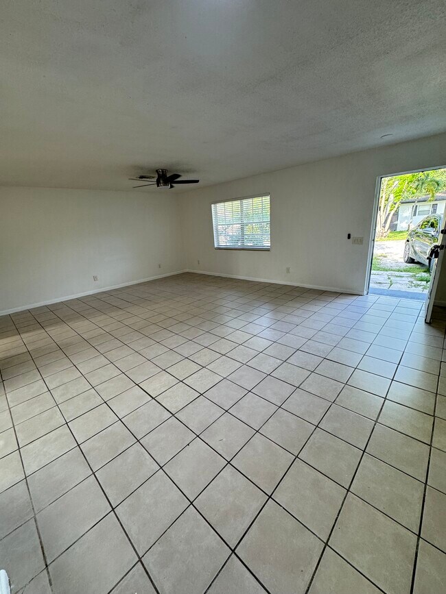 Foto del edificio - 4757 Myrtle Dr
