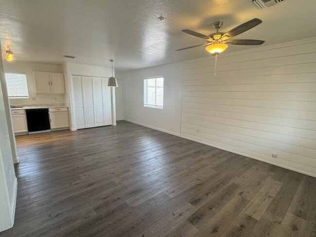 Foto del edificio - 1449 E Taylor St
