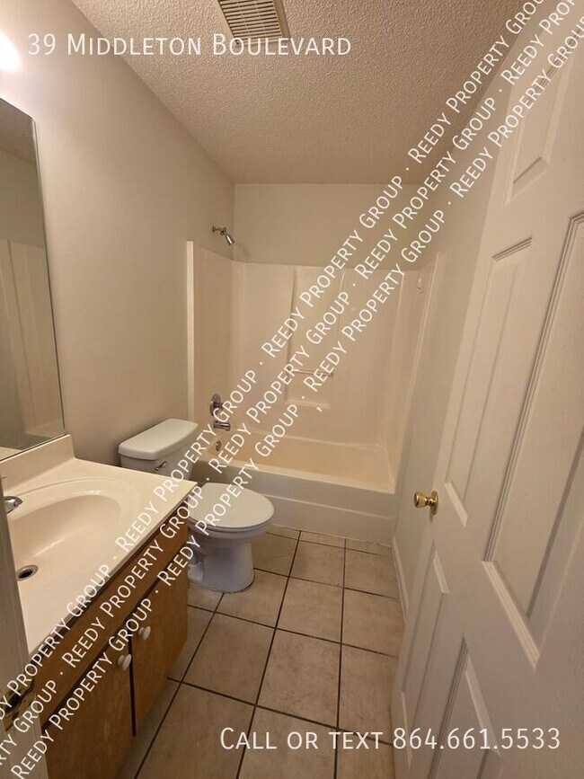 Foto del edificio - 39 Middleton Blvd