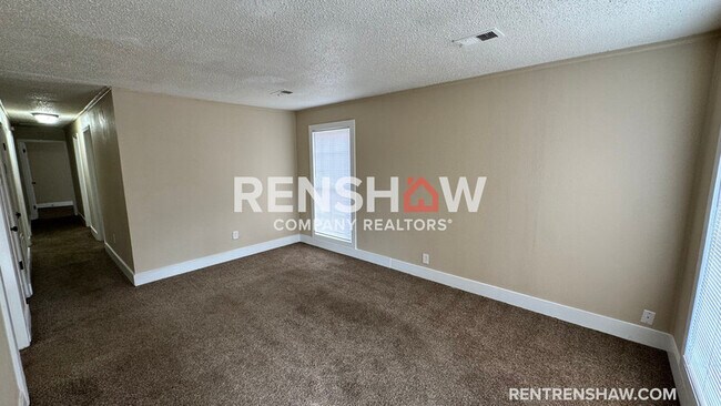 Building Photo - 822 Eyers Rd