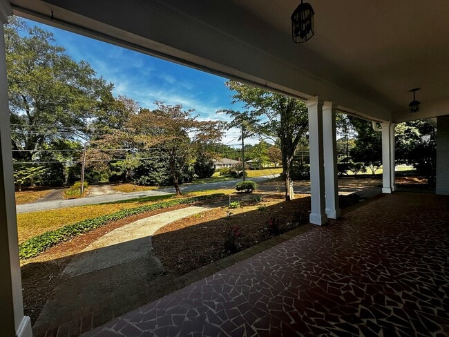 Building Photo - 2626 Monticello Dr