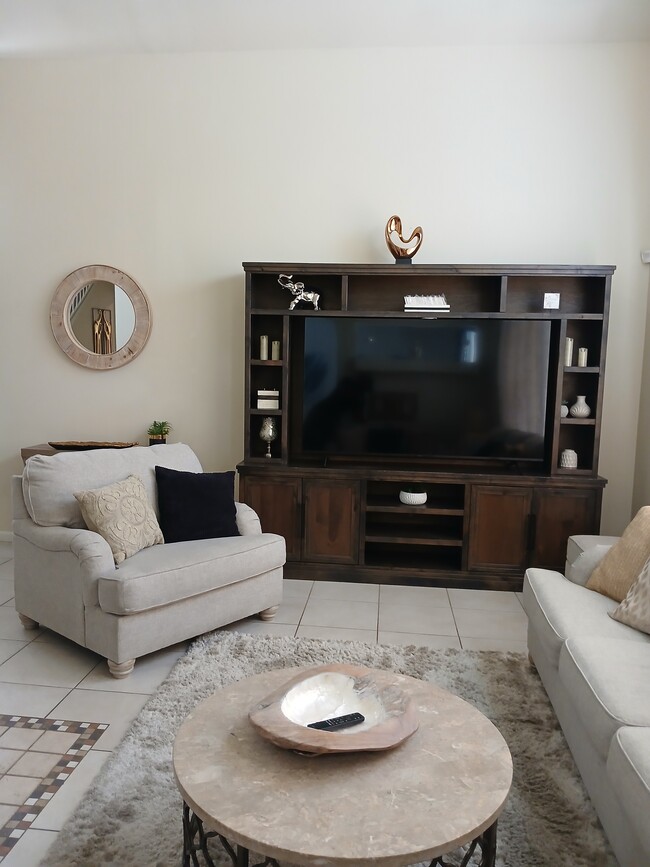 Living room - 1003 Shell Flower Rd