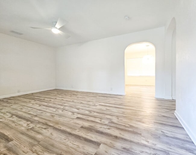 Foto del edificio - Beautiful 4/2 in Gainesville's Beldevere Area