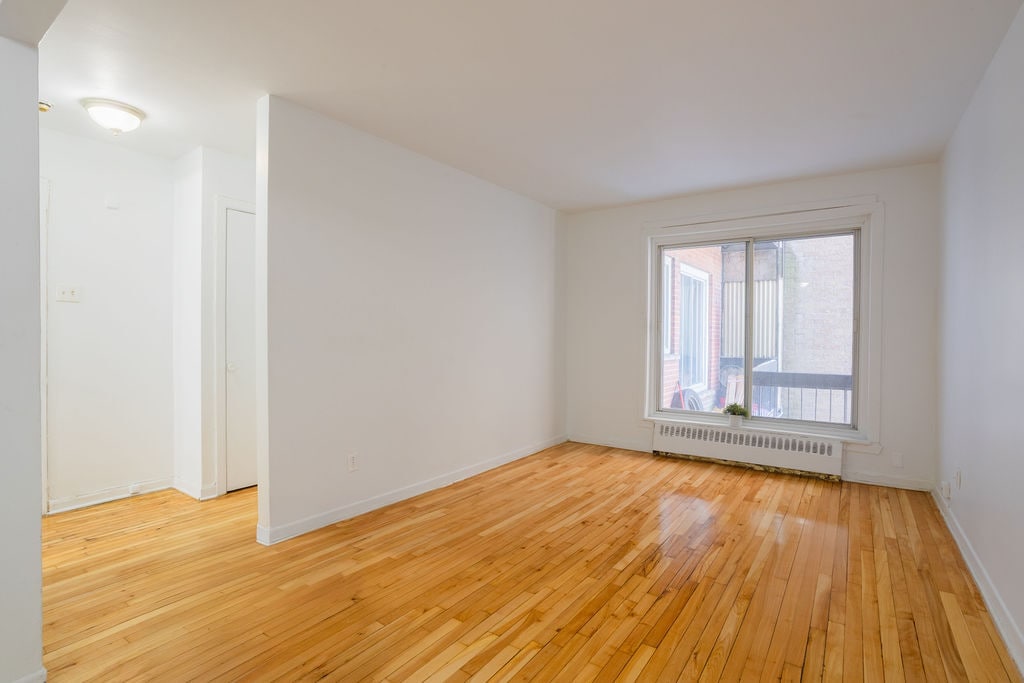 Building Photo - 10144 Lajeunesse