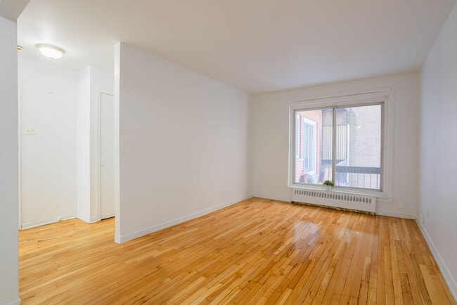 Building Photo - 10144 Lajeunesse