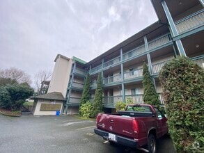 Building Photo - 1900 Bowen Rd