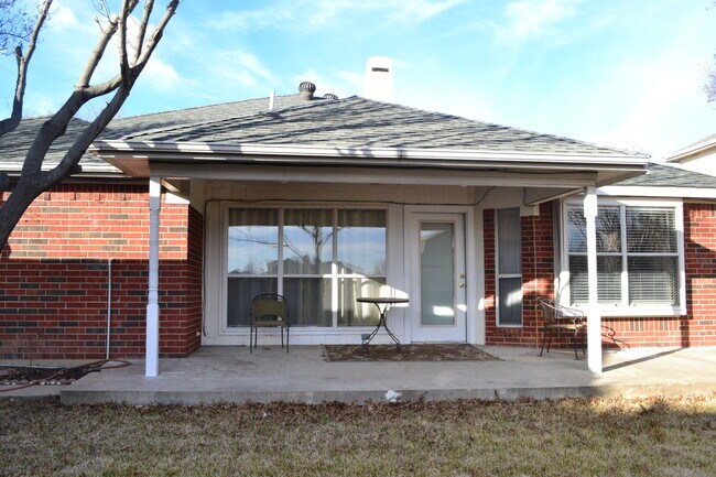 Foto del edificio - House For Lease in Arlington