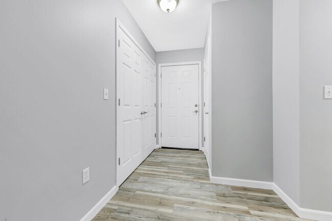 Building Photo - 2 Bedroom/2 Bathroom Condo in Beautiful Tu...