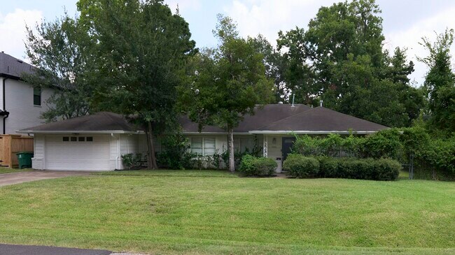 Foto del edificio - 9326 Willowview Ln
