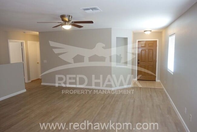 Building Photo - Freshly Painted Three Bedroom, Two Bathroo...